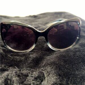 GUESS- Black Gradient Cat-Eye Women's Sunglasses